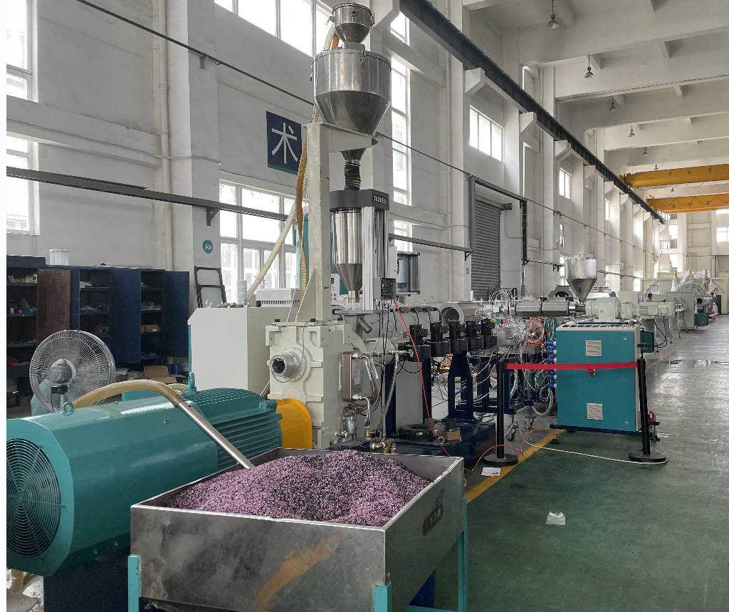 PERT (heat resistant polyethylene) high-speed production line